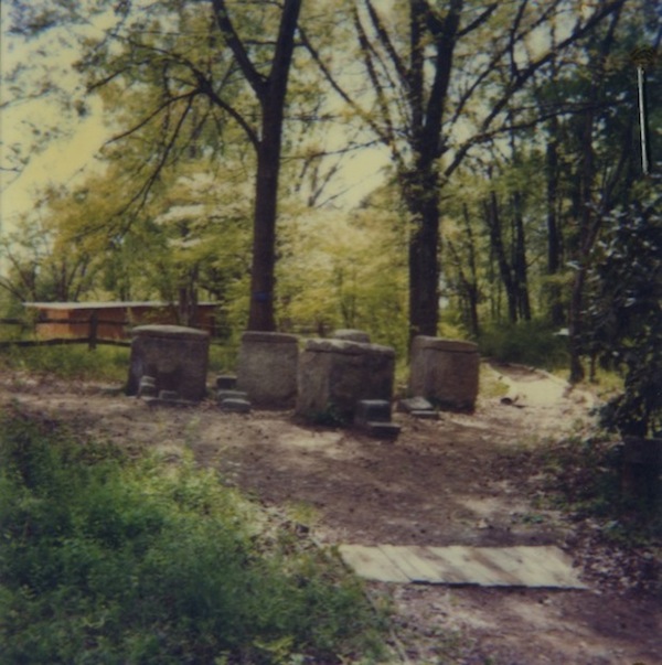 Figure 1: Beverly Buchanan, Ruins and Rituals, concrete and found elements, 1979.